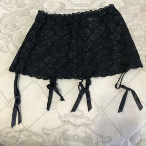 Black Skirted Garter